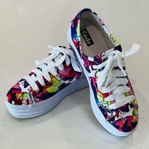Keds Triple Up gorgeous floral sneakers - like new- worn 1x indoors